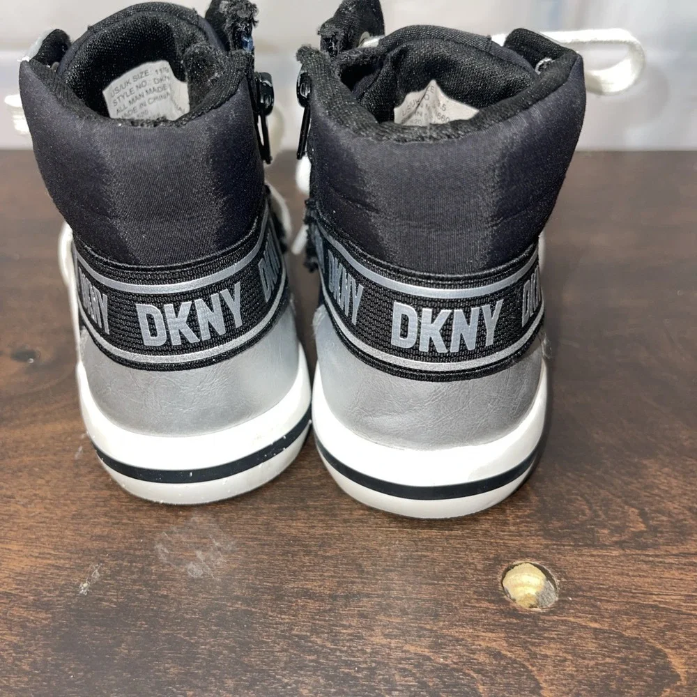 DKNY Hannah Vertical High Top Sneakers Girls Size 11 Youth Black White‎ Silver